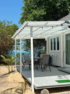 BRAND NEW Beachfront Tiny Home Oniro